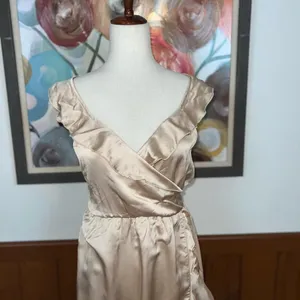Elegant New Show Me Your Mumu Samantha Luxe Satin Ruffle Dress! thumbnail 4