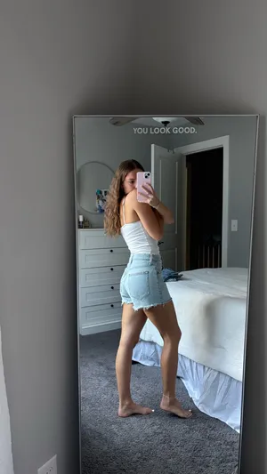 Abercrombie The 90s Relaxed Cut-Off Shorts thumbnail 2