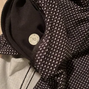 EUC Lululemon Tracker Low-Rise Lined Short thumbnail 3