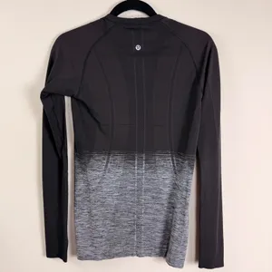 Lululemon Swiftly Tech Long Sleeve Crew Black Gray‎ Ombre Thumbhole Shirt Size 6 thumbnail 2