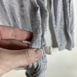Lululemon Tie Your Practice‎ Long sleeve Gray Women's crew neck Sz 10 Athletic thumbnail 4