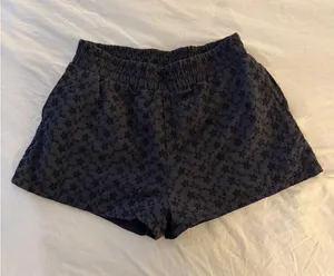 H&M shorts thumbnail 1