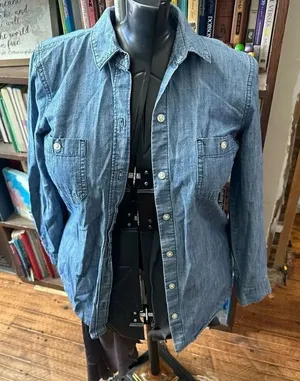 Old Navy m basics minimalist S chambray button down shirt thumbnail 1