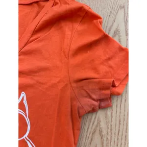 b20 Women's Hooters Girl Worn V-neck T-Shirt Lightweight Cotton Poly size Medium thumbnail 4