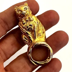 Vintage gold tone Avon cat pin brooch thumbnail 1