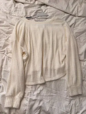 Hollister Sweater thumbnail 3