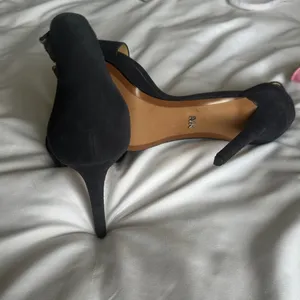 MICHAEL Michael Kors navy blue Heels with Cream Interior thumbnail 6
