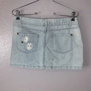 Forever Twenty One Boutique distressed mini jean skirt thumbnail 4