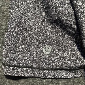 Lululemon Circuit Breaker Skirt II Tall 15" Skirt Size 4 Black White Splatter thumbnail 3