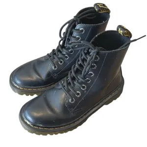 Dr. Martens‎ Luana Smooth Leather Lace Up Combat Boots Women's 6 Black thumbnail 1