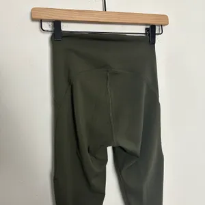 - Instill High-Rise Tight 25" Dark Olive Leggings Running Athletic thumbnail 6
