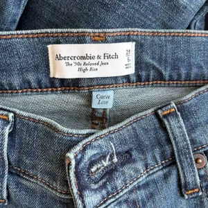 Abercrombie NWT The 90’s high waisted jeans thumbnail 3