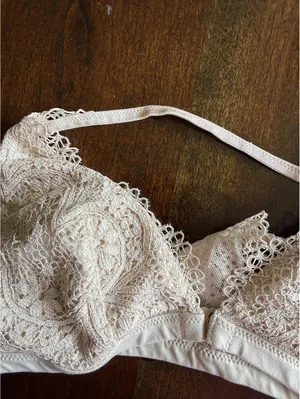 Victoria's Secret Body by Victoria Lace Bralette Cream Size S/P thumbnail 8