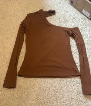 Brown one sleeve off shoulder thumbnail 1
