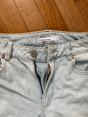 Garage light wash distressed jeans thumbnail 2