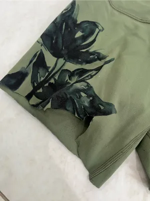 FLAWED Lululemon Green Floral Shorts Size 0 thumbnail 2
