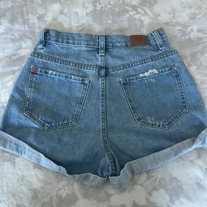 BDG Urban Outfiters Mom High Rise Short 26 thumbnail 3