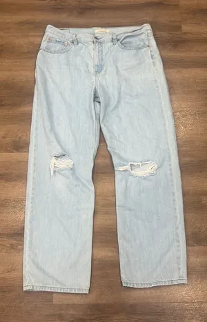 Levi’s Ripped Jeans thumbnail 1