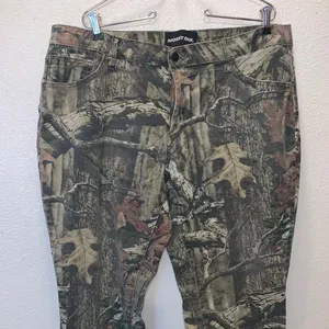 Mossy Oak Green and Brown Camo Hunting Jeans Woman’s 16 Cut Off thumbnail 2