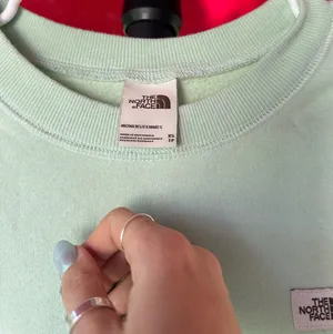 The North face crewneck  thumbnail 2