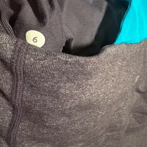 🌟 Lululemon Scoop Neck Racerback Tank with Shelf Bra - Size 6 - Grey/Green 🌟 thumbnail 4
