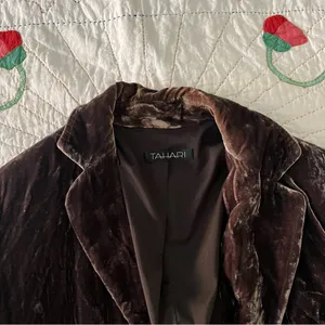Tahari Women’s Mocha Brown Crushed Velvet Blazer Touch of Silk thumbnail 7