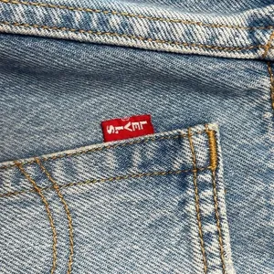 Levi’s Wedgie Straight Distressed Jeans‎ in Blue Size 25 thumbnail 8