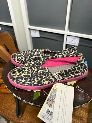 TOMS Leopard Slip-On Shoes With Pink Soles NWT thumbnail 3