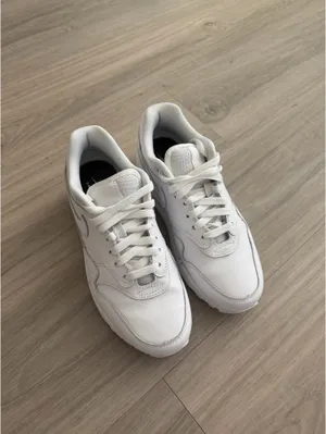 Nike Air Max 90 White Sneakers thumbnail 3