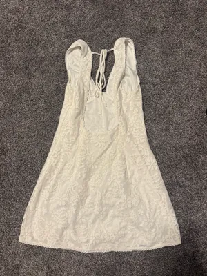 Mod On Trend White lace dress thumbnail 3
