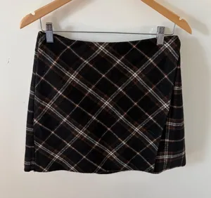 Hollister Ultra High-Rise Plaid Mini Skirt Black Brown White Size M Wrap Front thumbnail 1