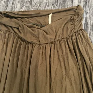 Elegant olive green Women's Skirt size XL thumbnail 2