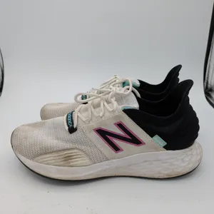 New Balance Fresh Foam Roav Womens 11 Running Shoes White Black Pink WROAVWB thumbnail 2