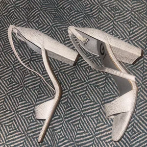 Guess Silver Snakeskin Pumps thumbnail 2