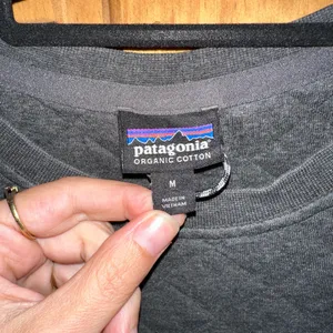 Patagonia women’s Dark Gray organic cotton Crewneck Sweater thumbnail 4