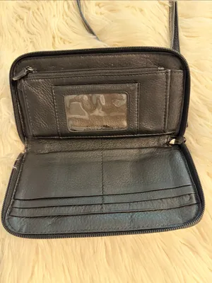 Brighton Black Croc-Embossed Crossbody /Wallet excellent condition see photos thumbnail 6