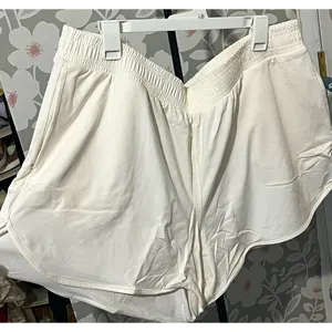 Fabletics All in motion Women's cream Athletic Shorts Pockets Plus 1X thumbnail 1