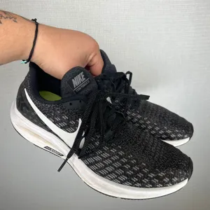Nike Air Zoom Pegasus 35 Womens 8.5 Black White Running Shoes 942855-001 thumbnail 1