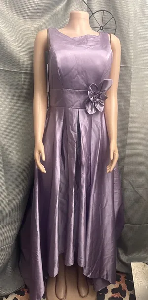 New size 14, beautiful dress has a tail in the back and a big flower in the front thumbnail 1