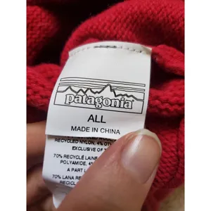 Patagonia Beanie Women One Size Pink Pom Pom Unisex Winter Hat Wool Blend Ski thumbnail 3