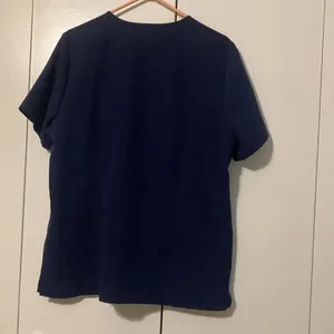 Figs Technical Collection 3 Pockets Women’s Size XL Blue Scrub Top thumbnail 5