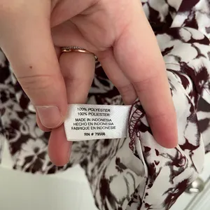 NWOT Violet & Claire women's brown white floral‎ ruffle sleeveless blouse medium thumbnail 5