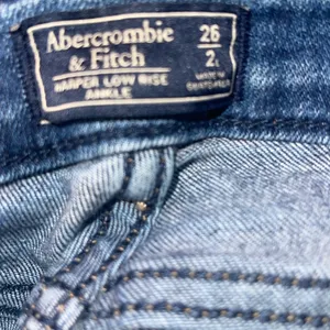 Abercrombie & Fitch Harper Low Rise Ankle Womens Jeans Size 25/2L Blue Raw Hem thumbnail 3