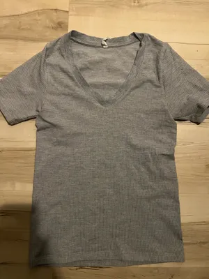 Athleta V Neck Workout Top thumbnail 1