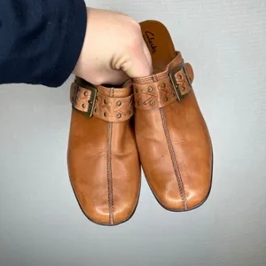 Clarks Bendables Y2K Women's Brown Leather Buckle Heeled Clogs‎ Mules Size 10 thumbnail 2