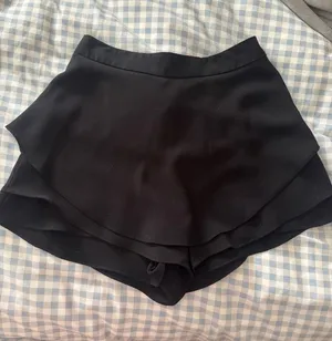 DO+BE Ruffle Skort Black thumbnail 1