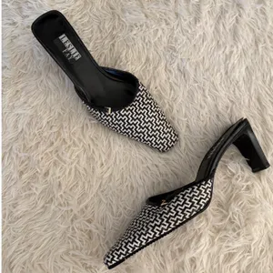 Leslie Fay Black and White Woven Mules Heels‎ Square Toe Retro 9 thumbnail 1