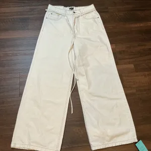 Nasty Gal The Belted Wide Leg Jeans White Contrast Stitch Size 8 New High Rise thumbnail 1
