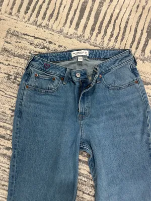 Abercrombie High-Rise Jeans thumbnail 2