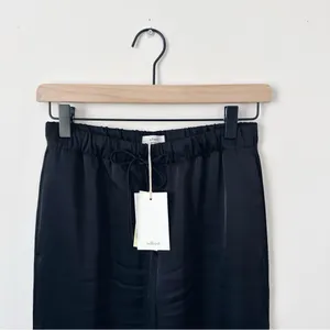 NEW Aritzia Wilfred The Lodge Pant Satin Black thumbnail 7